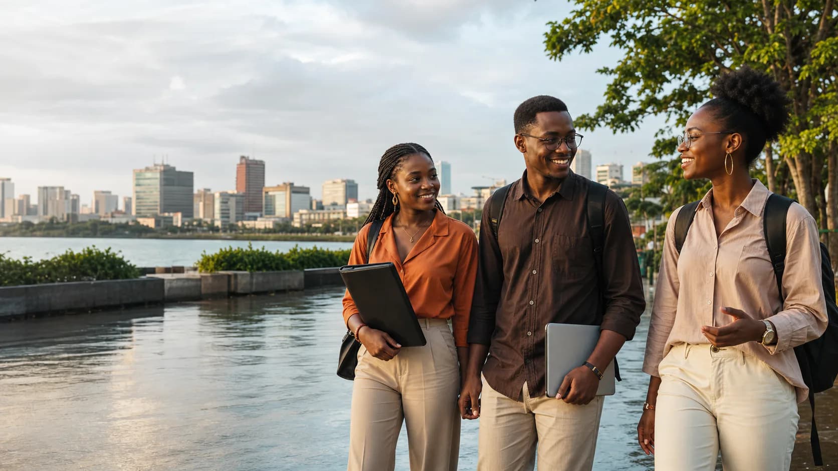 Jeunes diplômés ivoiriens avançant ensemble à Abidjan